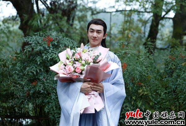 林更新新剧《与凤行》达成 去向神君不舍泪洒片场