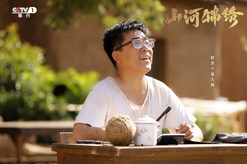 央视大戏《江山俊丽》正式开播,赵杰这个管帐纷歧般