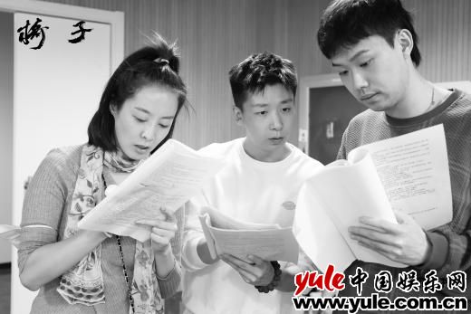 将作品细节拉满,脱口秀演员小北乐成跨界演绎话剧《椅子》