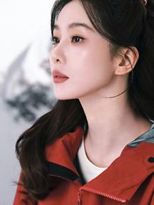 刘诗诗北京活动再现名场面！女大装扮+宠粉送咖啡双向心动