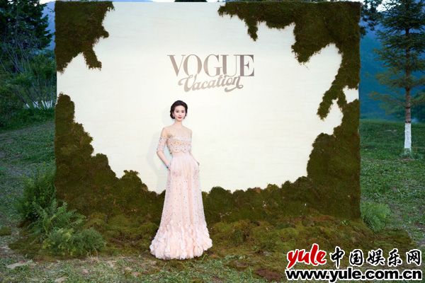 刘诗诗压轴亮相VOGUE盛典，化身森中花仙子掀头纱封神！